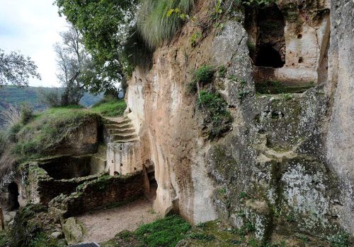 La particolare città di pietra di Zungri in Calabria